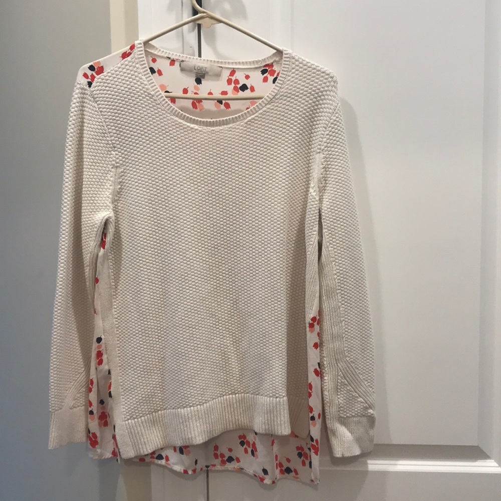 Long sleeve sweater with red flower details